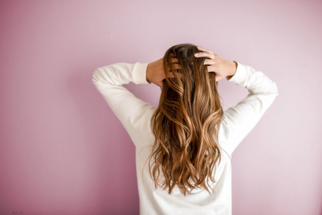haarwuchsmittel test frau mit langen haaren ohne haarausfall